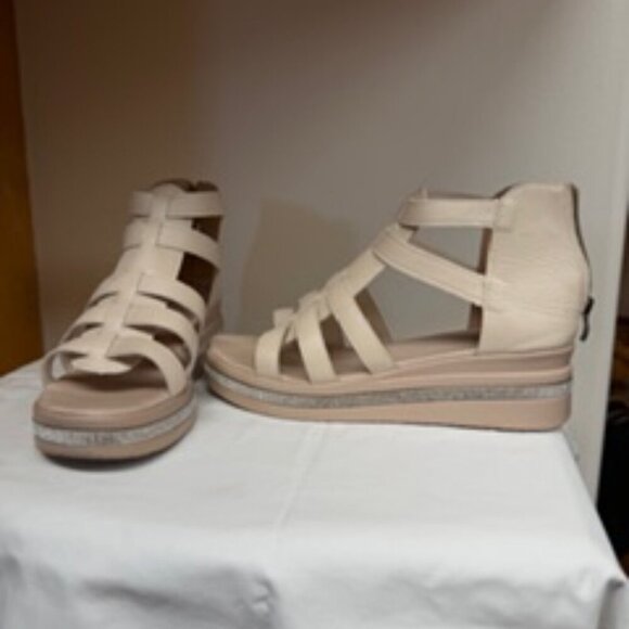 Light Pink Strappy Sandals w Back Zip 41/9.5 - Picture 4 of 8